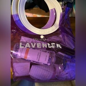 Lucotiya Lavender Spa Set with White and Purple Bag
